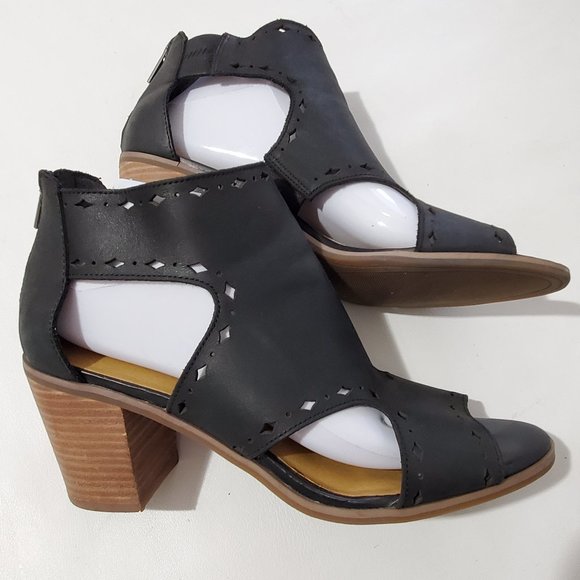 Lucky Brand Shoes - Lucky Brand KIKAH Size 9.5 Black Leather Open Toe Sandal Block Heels